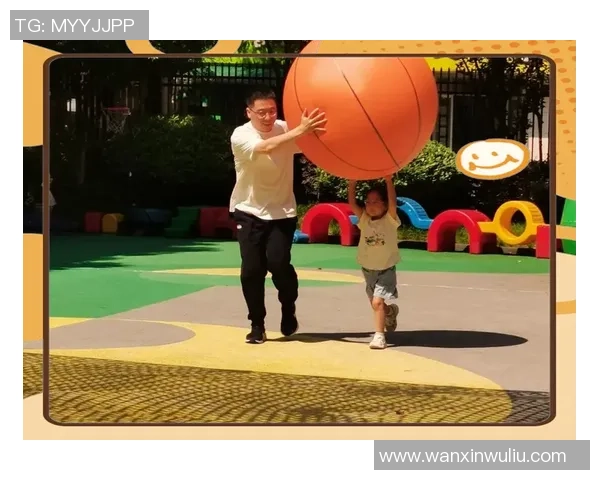 足球明星与女儿共度亲子时光打球视频展现温馨互动与运动乐趣